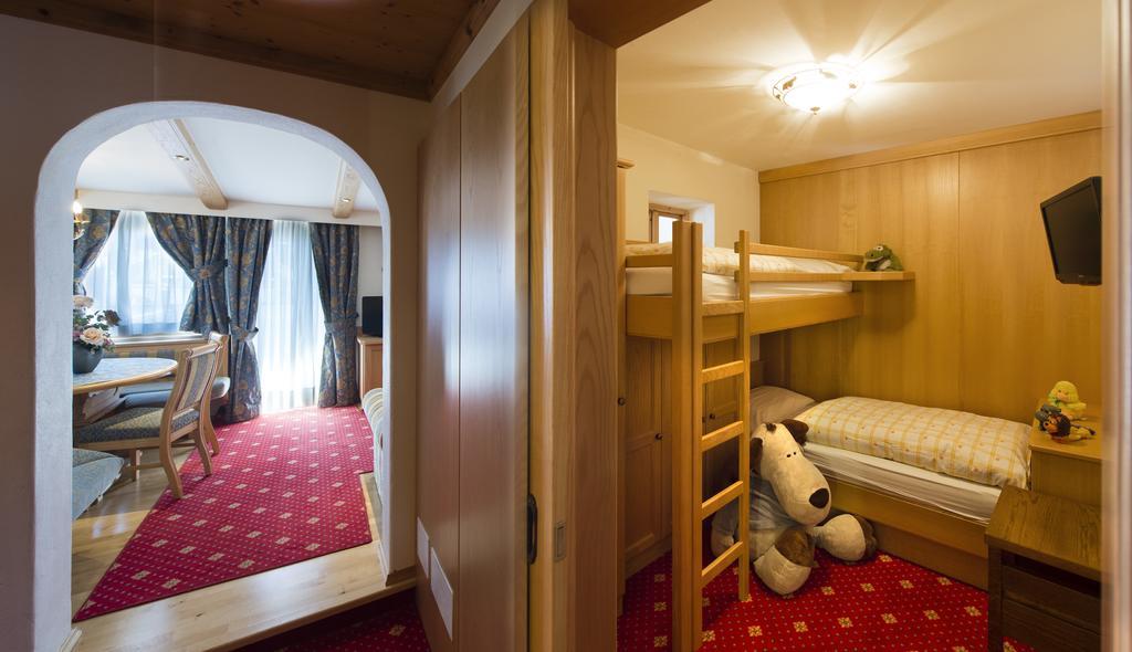 Alpen Hotel Corona Vigo di Fassa Cameră foto